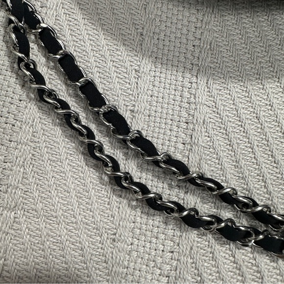 Vera Bradley Magnolia 7" round‎ purse, sequin, crossbody, sparkly - Picture 3 of 8